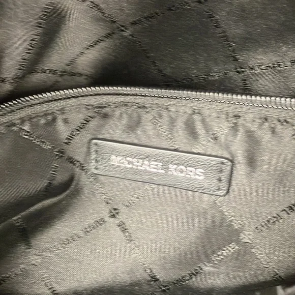 2/15  Michael Kors charlotte large tote black signature - Picture 6 of 16